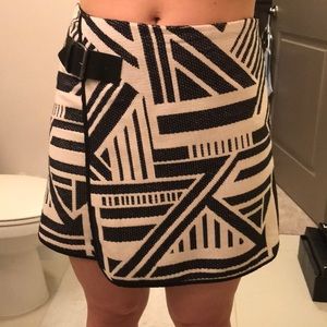 Zara Black and Cream Fall/Winter Mini Skirt Small